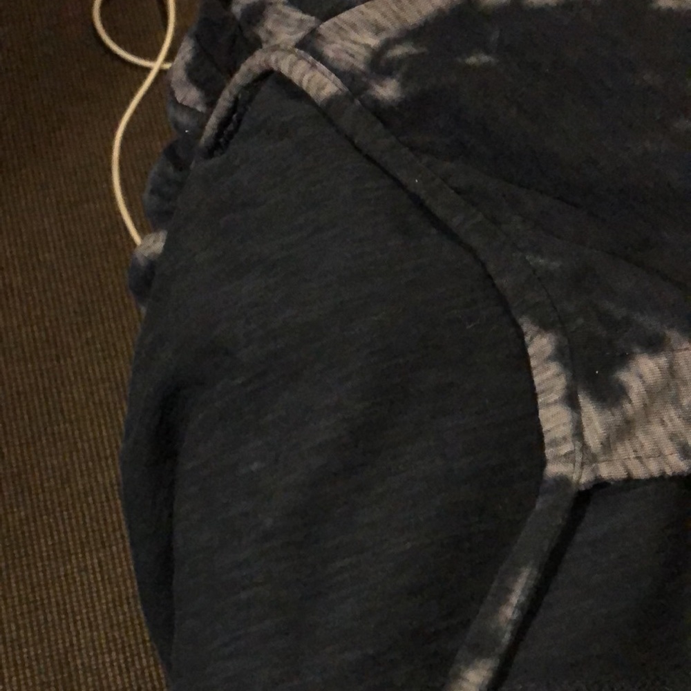 Quirky hoodie with drawstring on the Botton and longer around the back- love ❤️ - Picture 7 of 8